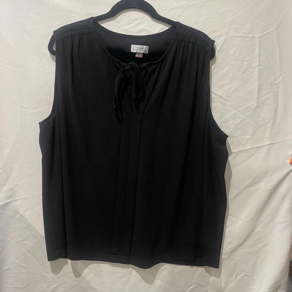 New Tahari size 2X Black Soft Flowy Pleated Relaxed SleevelessBlouse Office